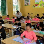 Bộ Giáo dục đề nghị học sinh vùng bão lũ được miễn, giảm học phí